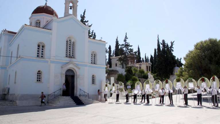 Το τελευταίο αντίο στον Τάκη Εμμανουήλ