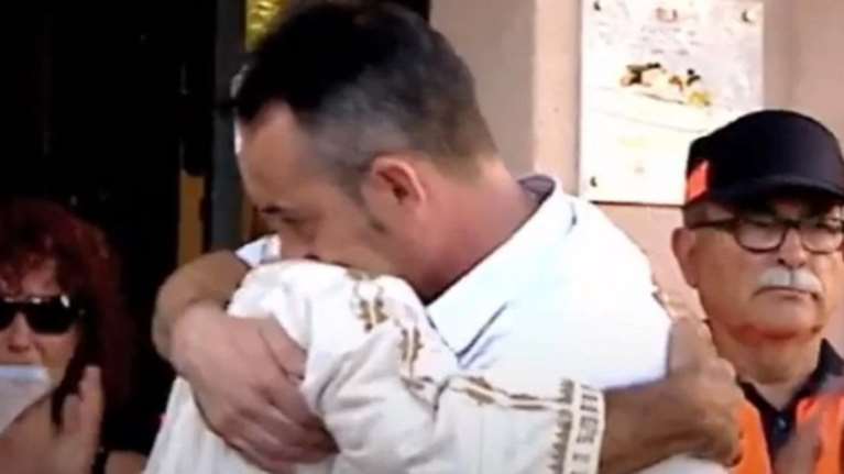 Τρομοκρατία: Οι λυγμοί της λύτρωσης για τον πατέρα του 3χρονου Xavi  φωτό