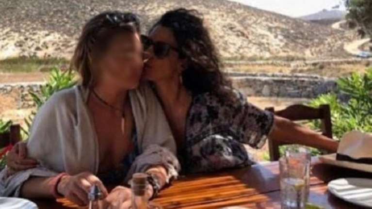 Η Δωροθέα Μερκούρη με τις όμορφες κόρες της στη Μύκονο