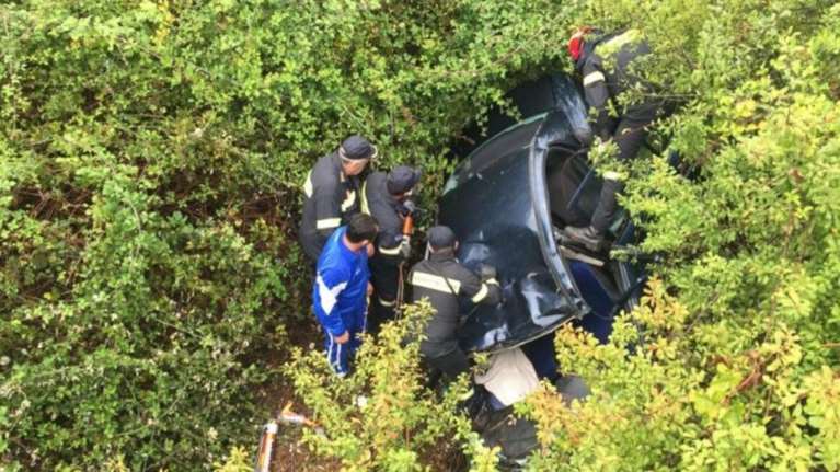 Αυτοκίνητο έπεσε σε χαράδρα στην Ελασσόνα, ένας νεκρός