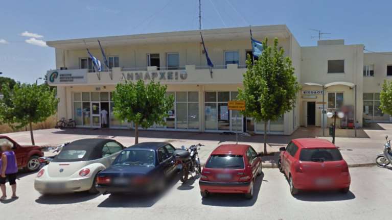 Νέο κρούσμα: Εισβολή συμβασιούχου και στο δήμο Μαραθώνα