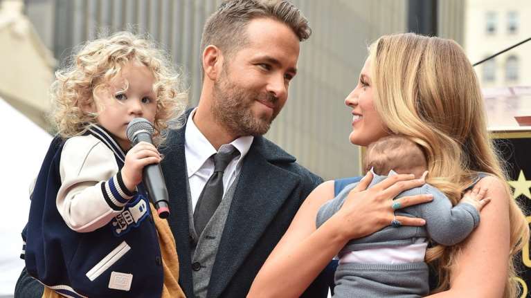 Λάιβλι - Ρέινολντς και κόρες: Η πιο όμορφη οικογένεια έκανε νέα εμφάνιση