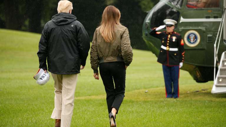 Η Μελάνια φοράει ψηλοτάκουνες γόβες και ...σκοτώνει! φωτό