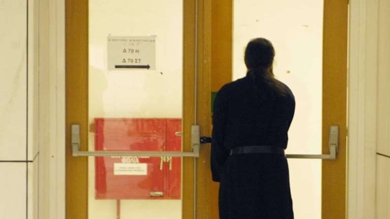 Συνταξιούχος ιερέας παρενόχλησε σεξουαλικά 15χρονο στην Ανδρο