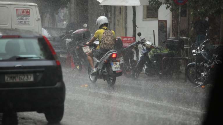 Ξεκίνησε η κακοκαιρία-πλημμύρες σε Γρεβενά και Καστοριά