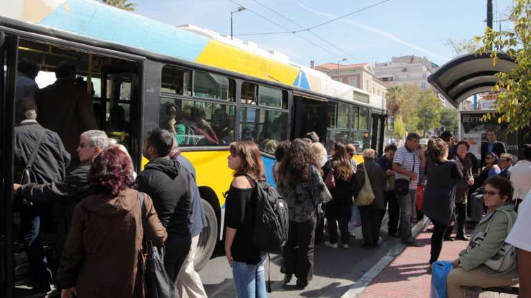 Ποιες αλλαγές εξετάζει ο ΟΑΣΑ για κάρτες και εισιτήρια σε λεωφορεία - μετρό