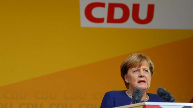 Ύβρεις κατά Μέρκελ σε ομιλία της σε προπύργιο της άκρας δεξιάς