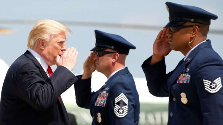 Πολεμικό σκηνικό: πύραυλοι από τον Κιμ, tweets από τον Τραμπ