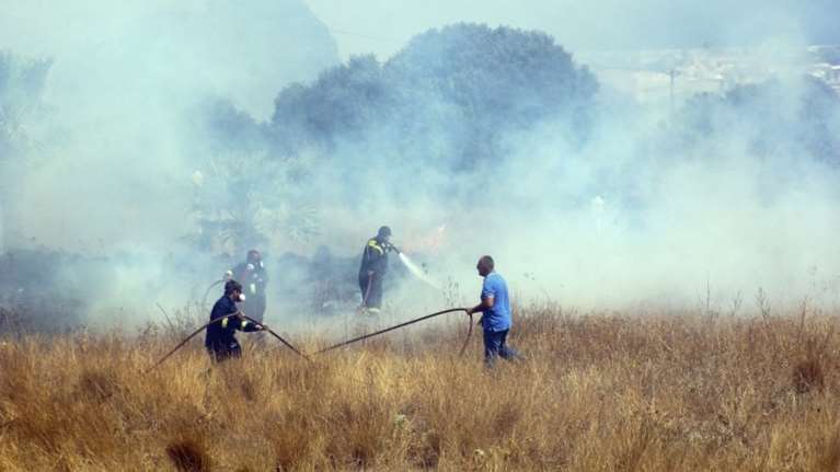 Μάχη με τις φλόγες στη Νάξο - Σε εξέλιξη η φωτιά