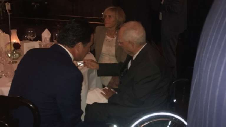 Το τετ α τετ Άδωνι - Σόιμπλε σε συγκέντρωση του γερμανικού CDU (ΦΩΤΟ)