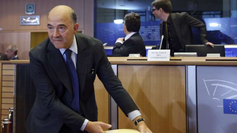 Γιατί ο Μοσκοβισί ανησυχεί τώρα για την «ηθική» της ευρωζώνης