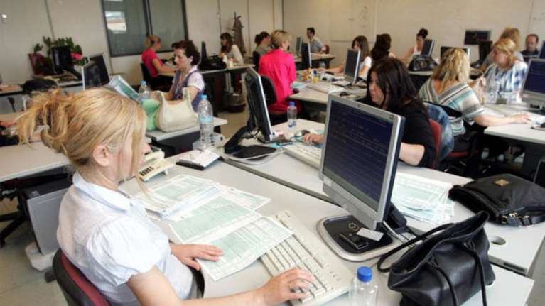 Δημόσιο: Κόβουν τις προαγωγές σε όσους αρνηθούν την αξιολόγηση