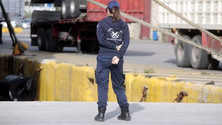 Αγριο φονικό μέσα σε ταξί στο μώλο Δραπετσώνας