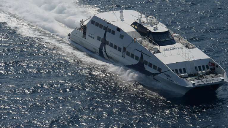 Προσέκρουσε στο λιμάνι της Σίφνου το Sea Jet 2, δύο τραυματίες