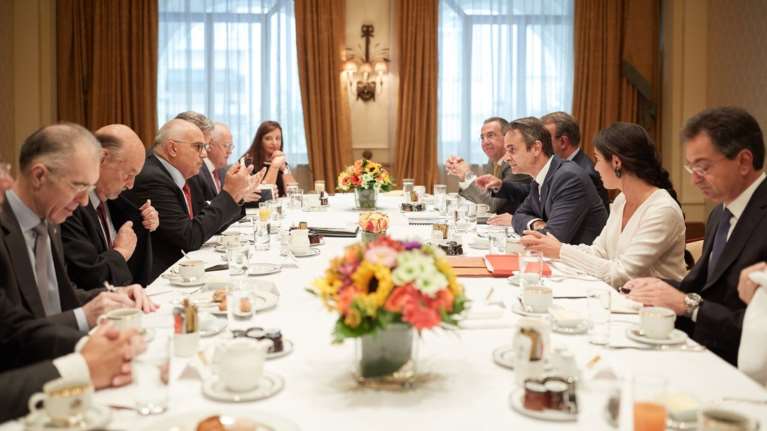 Συνάντηση Μητσοτάκη με τους επικεφαλής των ελληνικών τραπεζών