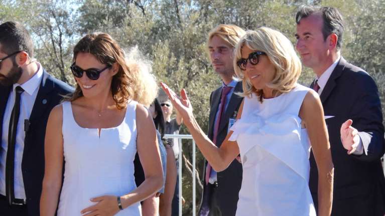 Μπριζίτ Μακρόν από την Ακρόπολη: Είμαι πολύ χαρούμενη που βρίσκομαι εδώ