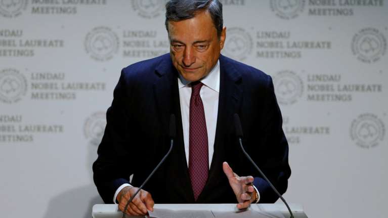 Η ανατίμηση του ευρώ ανησυχεί την ΕΚΤ, τι φοβάται ο Ντράγκι