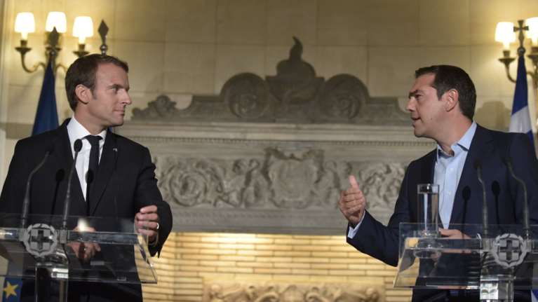 Το τριπλό μήνυμα του Μακρόν για μεταρρυθμίσεις, χρέος και ΔΝΤ