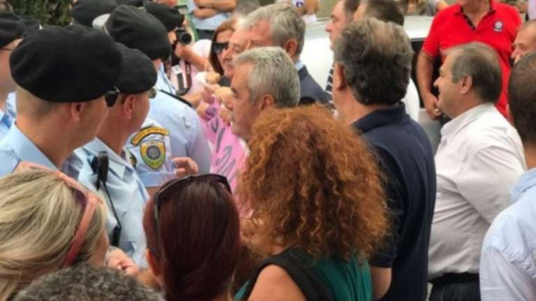 Ενταση με μέλη της ΠΟΕΔΗΝ στην ΔΕΘ-τους εμπόδισαν να δουν τον Τσίπρα