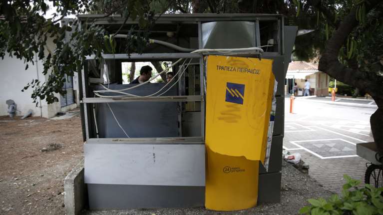 Για ...Όσκαρ: Ανατίναξαν ΑΤΜ και δεν κατάφεραν να πάρουν τα χρήματα