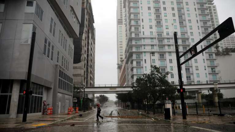 Συγκλονιστικά βίντεο από την επέλαση της Ιρμα