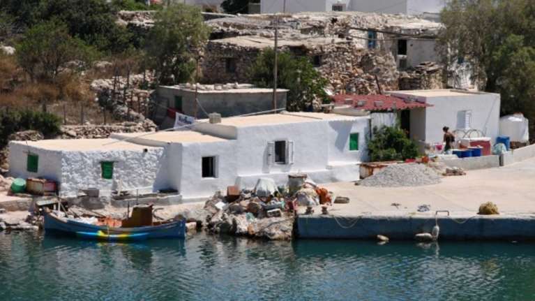 Ενας μαθητής και μια δασκάλα στους ακριτικούς Αρκιούς