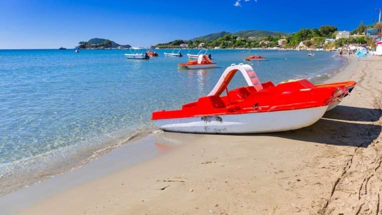 Γιατί αφαίρεσαν τη &quot;Γαλάζια Σημαία&quot; από 19 ελληνικές παραλίες