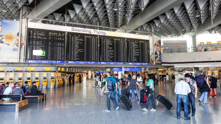 Δακρυγόνο στο αεροδρόμιο της Φρανκφούρτης, έξι τραυματίες