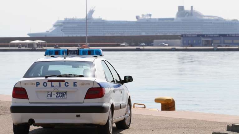 17χρονος έκλεψε 13.000 € στη Λέσβο,τον έπιασαν στον Πειραιά