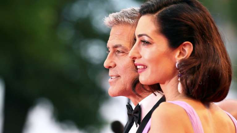 Απίστευτος Κλούνεϊ: Ξυπνάω κάθε 3 ώρες για να βοηθήσω την Αμάλ να θηλάσει