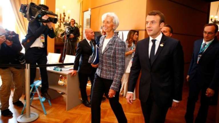 Δυσφορία από το ΔΝΤ για τις δηλώσεις Μακρόν στην Αθήνα