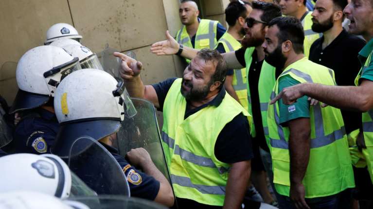 Νέα ένταση με μεταλλωρύχους στο Υπουργείο Περιβάλλοντος