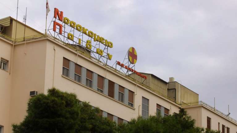 Πως βρέθηκε στο κενό ο 7χρονος που τραυματίστηκε στο δημοτικό Γλυφάδας