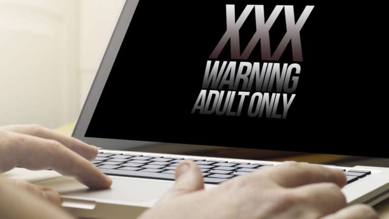 Γαλλία: Μπλοκ στις σελίδες πορνογραφικού περιεχομένου - Τι θα βλέπουν όσοι προσπαθούν να μπουν