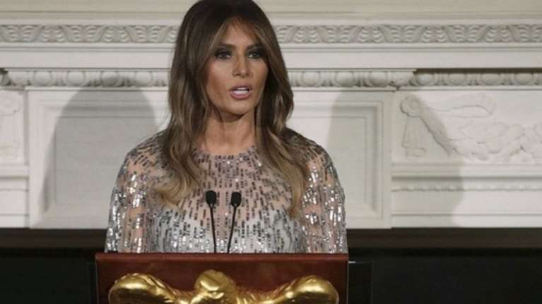 Με φόρεμα 8 χιλ. δολαρίων η Μελάνια. Αστραφτερή στη νέα της εμφάνιση