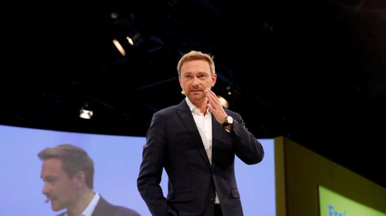 Oι Φιλελεύθεροι ζητούν το ΥΠΟΙΚ για να κάνουν κυβέρνηση με την Μέρκελ