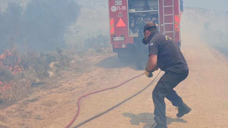 Εθελοντής πυροσβέστης έβαλε φωτιά στη Σάμο &amp; ανέλαβε δράση στην κατάσβεση