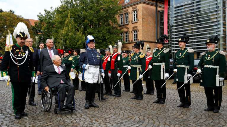 Φολκλόρ και αγήματα για τα 75α γενέθλια του αλύγιστου Σόιμπλε