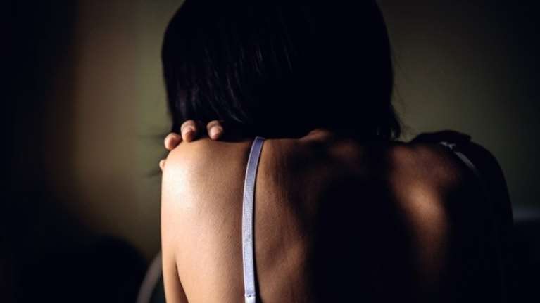 Απίστευτο περιστατικό: Βίασε τη δίδυμη αδελφή της συντρόφου του