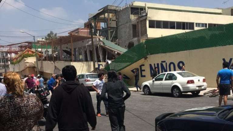 Μεξικό: 21 παιδιά θάφτηκαν στα ερείπια του σχολείου τους