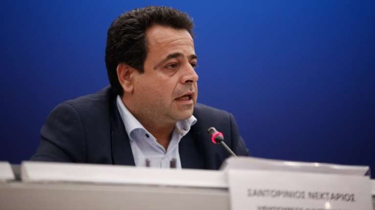 Σαντορινιός: Δεν χωρούσε το πλοίο του EMSA στη Σαλαμίνα