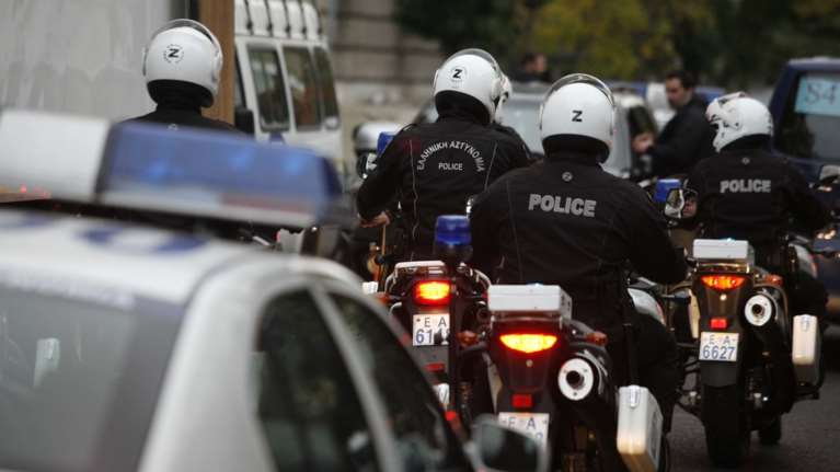 Πυροβολισμοί στην Εθνική Αθηνών Λαμίας - Καταδίωξη με 20 περιπολικά