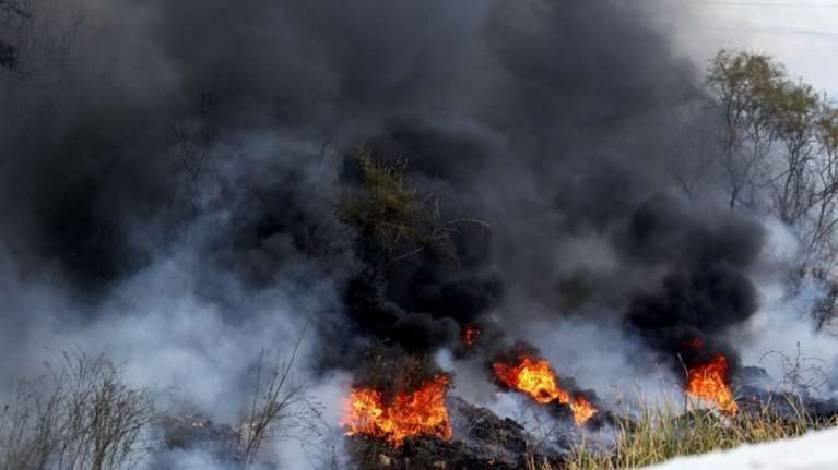 Καίει για τρίτη ημέρα η φωτιά στη Νεμέα