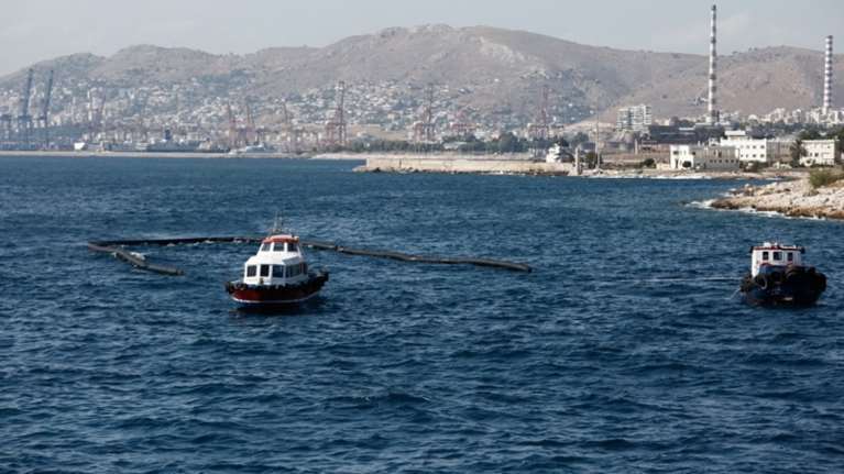 Από το δεξαμενόπλοιο &quot;Siros&quot; η απάντληση από το &quot;Αγία Ζώνη ΙΙ&quot;