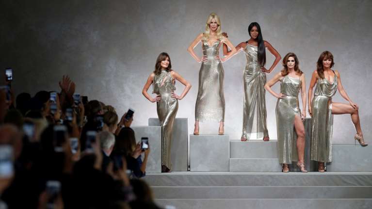 Τα χρυσά κορίτσια: Πέντε μοντέλα - θρύλοι των 90&#39;s ξανά στην πασαρέλα