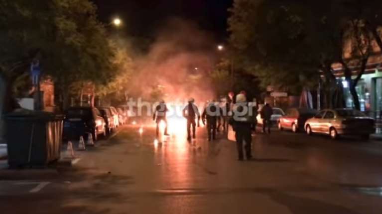&quot;Έβρεξε&quot; μολότοφ τη νύχτα στη Θεσσαλονίκη (ΒΙΝΤΕΟ)