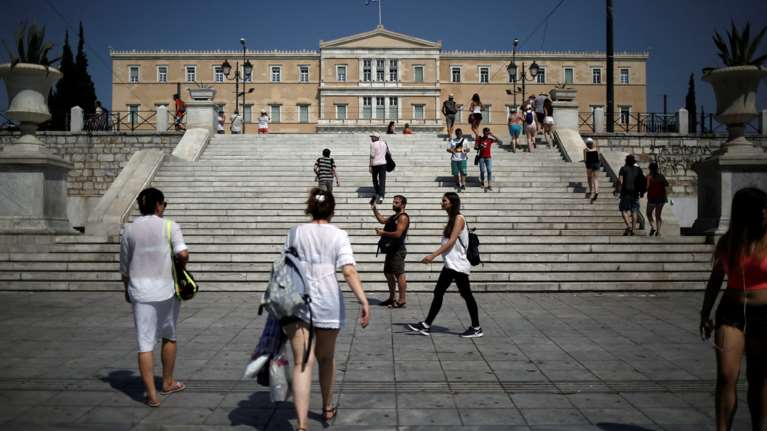 Tα μνημόνια μετάλλαξαν το ιδεολογικό «DNA» των Ελλήνων