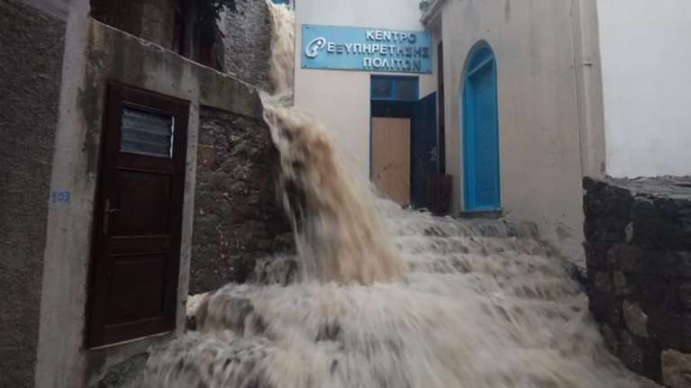 Σε κατάσταση έκτακτης ανάγκης η Σαμοθράκη μετά τη θεομηνία [ΒΙΝΤΕΟ&amp;ΕΙΚΟΝΕΣ]