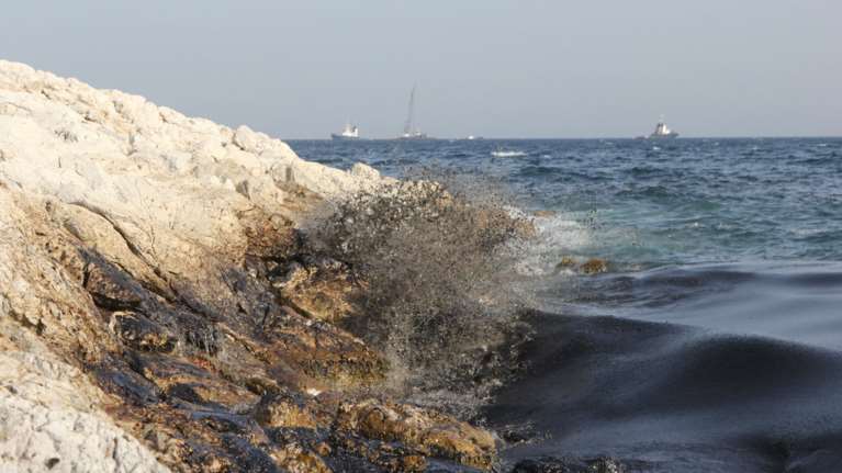 Εκθεση Επιτροπής της Βουλής: Τεράστια η ζημιά στον Σαρωνικό