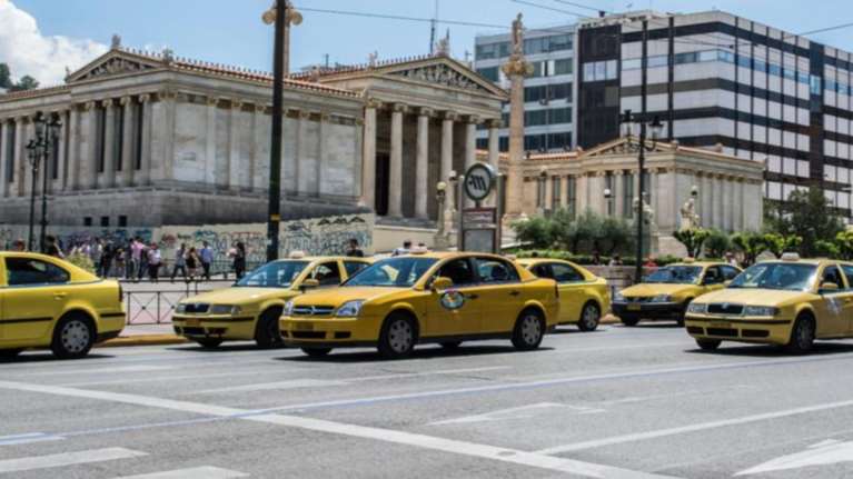 Κομισιόν: Εξετάζεται το σχέδιο νόμου για τα ταξί